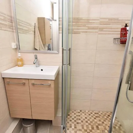 Le Chabian - Port Camargue T2 Renove, Equipe, En 1ere Ligne Mer, Sud A 50m, Piscine, Tennis, Climatise Mae-7061 * Le Grau-du-Roi