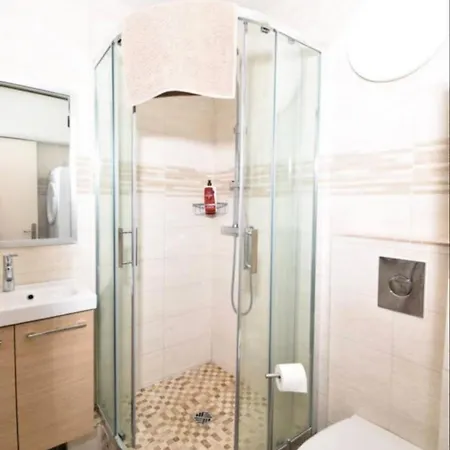 Le Chabian - Port Camargue T2 Renove, Equipe, En 1ere Ligne Mer, Sud A 50m, Piscine, Tennis, Climatise Mae-7061 *