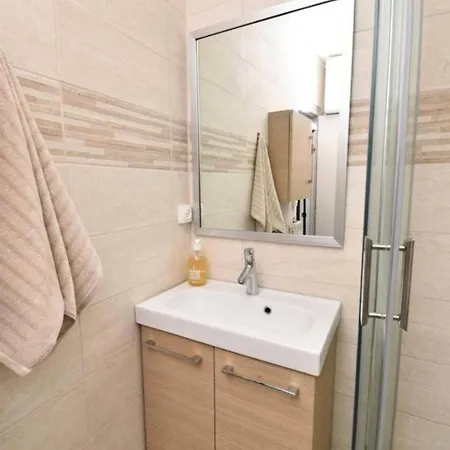 Appartement Résidence Le Chabian - Port Camargue T2 Rénové, équipé, En 1ère Ligne Mer, Sud à 50m, Piscine, Tennis, Climatisé Mae-7061 Le Grau-du-Roi