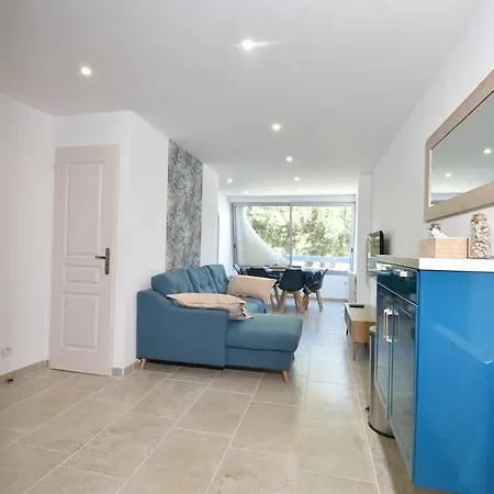 Le Chabian - Port Camargue T2 Renove, Equipe, En 1ere Ligne Mer, Sud A 50m, Piscine, Tennis, Climatise Mae-7061 *