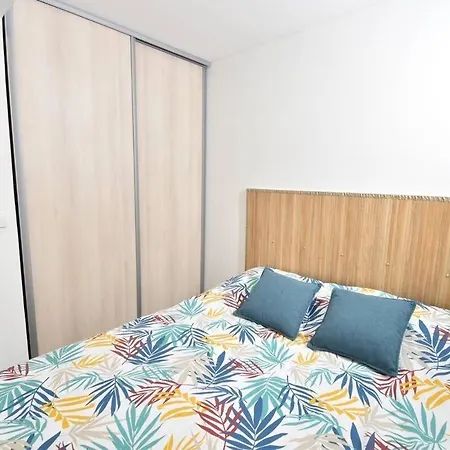Le Chabian - Port Camargue T2 Renove, Equipe, En 1ere Ligne Mer, Sud A 50m, Piscine, Tennis, Climatise Mae-7061 Le Grau-du-Roi