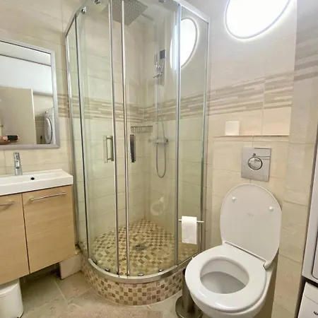 Le Chabian - Port Camargue T2 Renove, Equipe, En 1ere Ligne Mer, Sud A 50m, Piscine, Tennis, Climatise Mae-7061 Le Grau-du-Roi